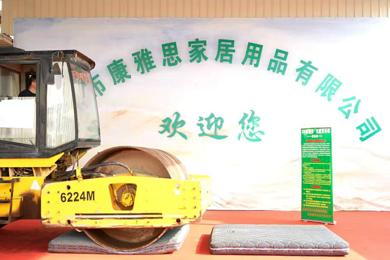 <div style="text-align:center;">
	<b><strong><span style="font-size:14px;">18吨压路机反复滚压</span></strong></b><strong><span style="font-size:14px;"></span></strong>
</div>